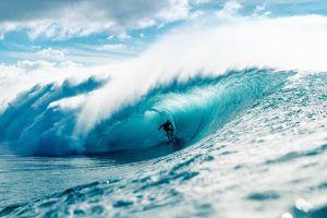 Surfer sur la vague de l'énergie